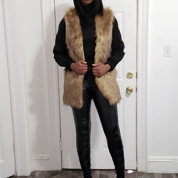 Faux Fur Vest - Picture 1 of 2